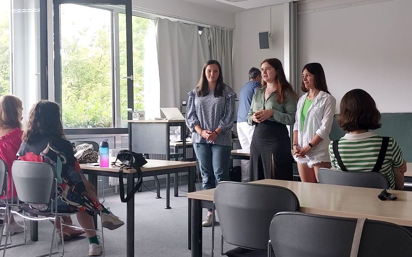 демонстрація проєкту про міжкультурні непорозуміння демонстрація проєкту про міжкультурні непорозуміння